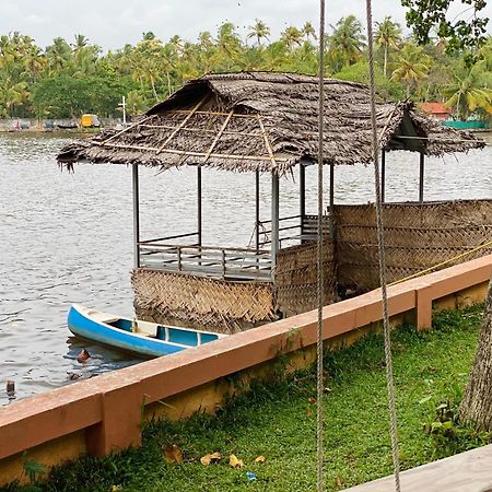 Apartamento Waterfront By Palmyra Kollam Exterior foto