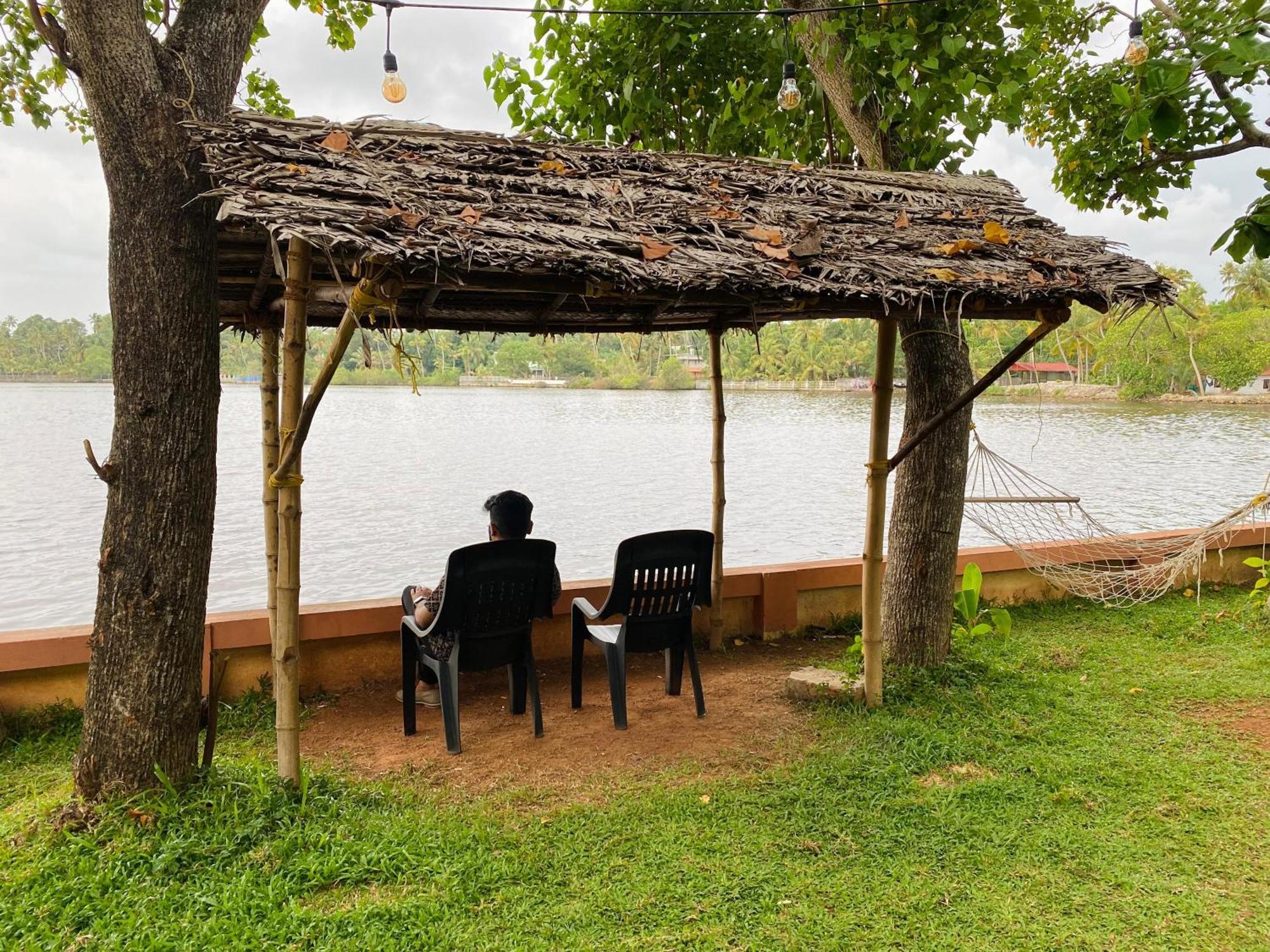 Apartamento Waterfront By Palmyra Kollam Exterior foto