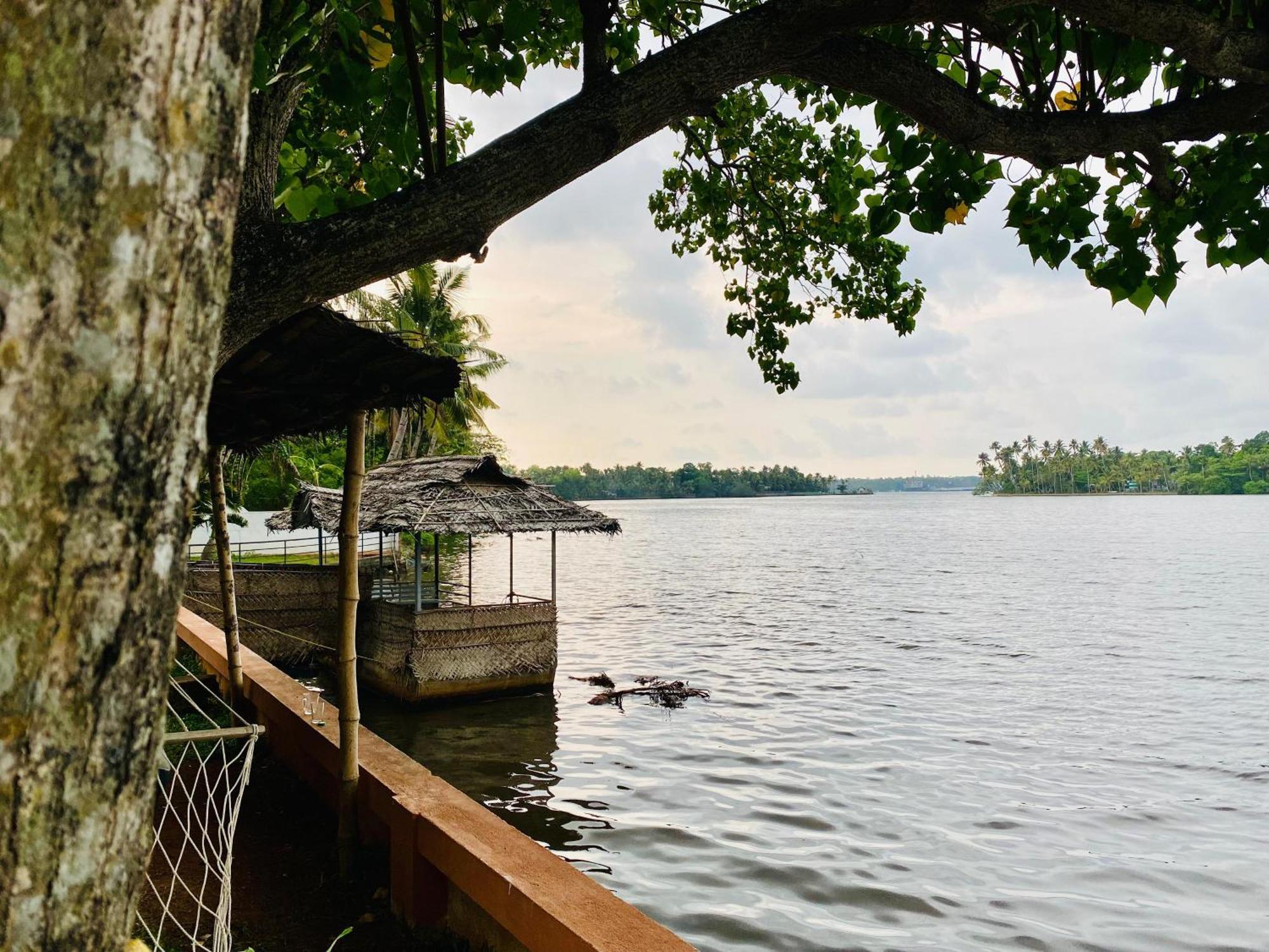 Apartamento Waterfront By Palmyra Kollam Exterior foto
